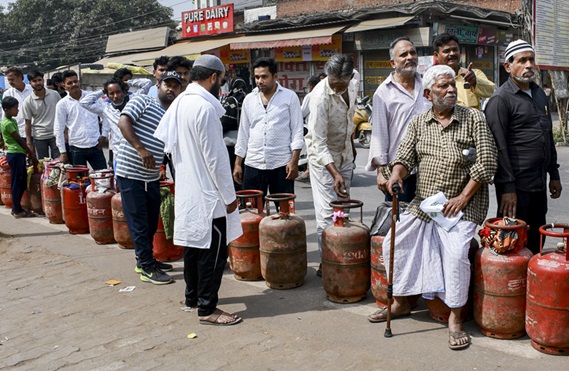 Chhattisgarh caps commercial LPG supply, sets timeline for domestic refill booking Chhattisgarh caps commercial LPG supply, sets timeline for domestic refill booking
